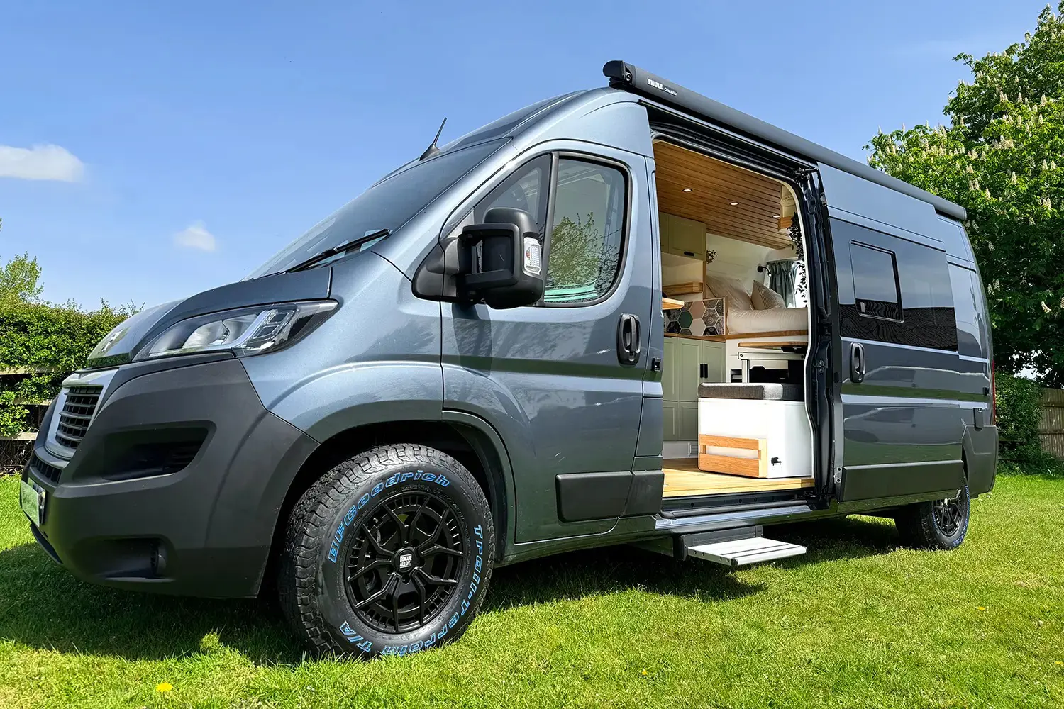 Vanlife Kunu Campervan External