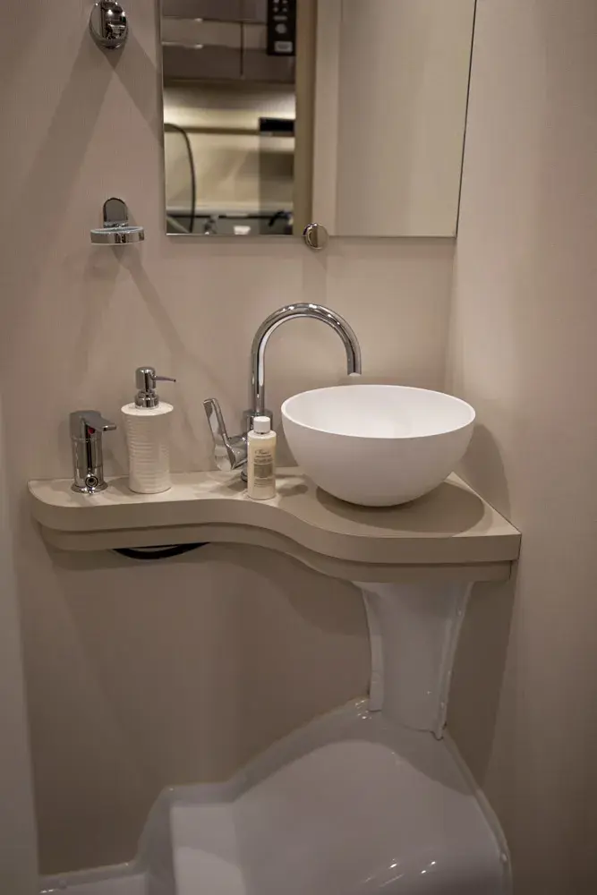 Elddis Evolution 194 22 Bathroom Sink