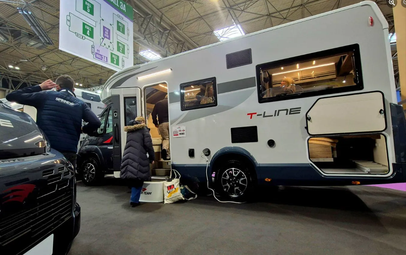 Roller Team Stand T Line